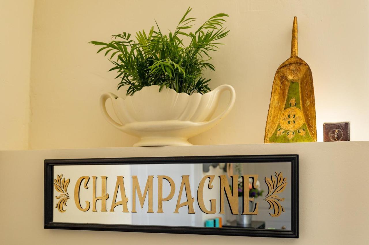 Luxueuses Suites&Chambres d'hôtes - accueil champagne, petit-déjeuner - Maison Champagne Condom Esterno foto